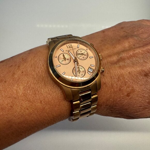 Oversized Rose Gold-Tone Watch - Michael Kors - Picture 5 of 12